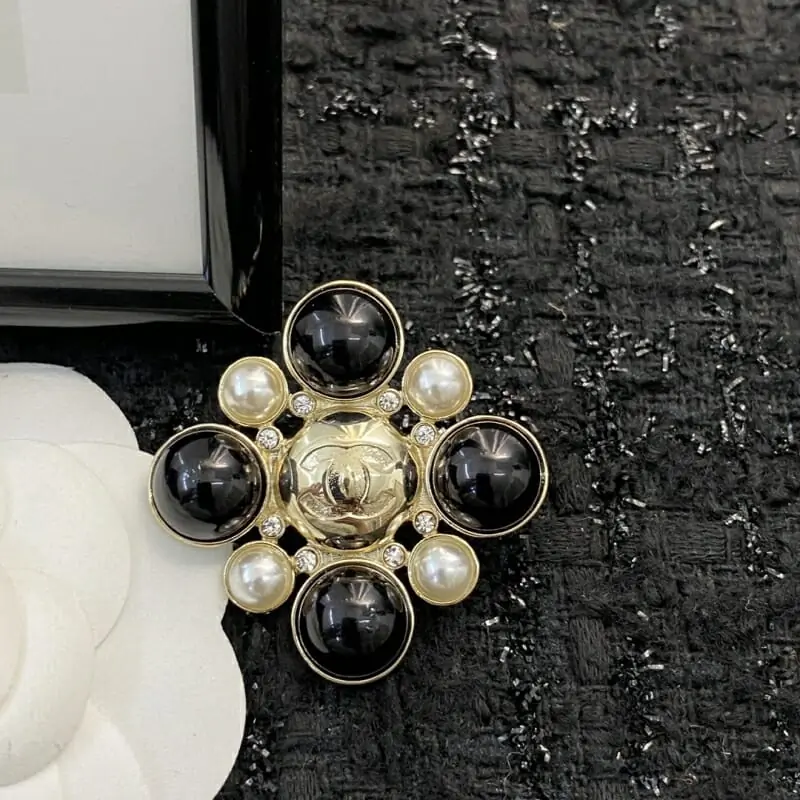 chanel brooches pour femme s_12050662